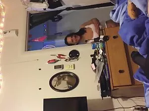 サイダーは芸術家であり、ペイントするのが ...