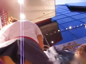 Kristy黒取得巨大な顔と小便拭いた後 ...